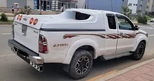 Toyota Hilux 2013 White