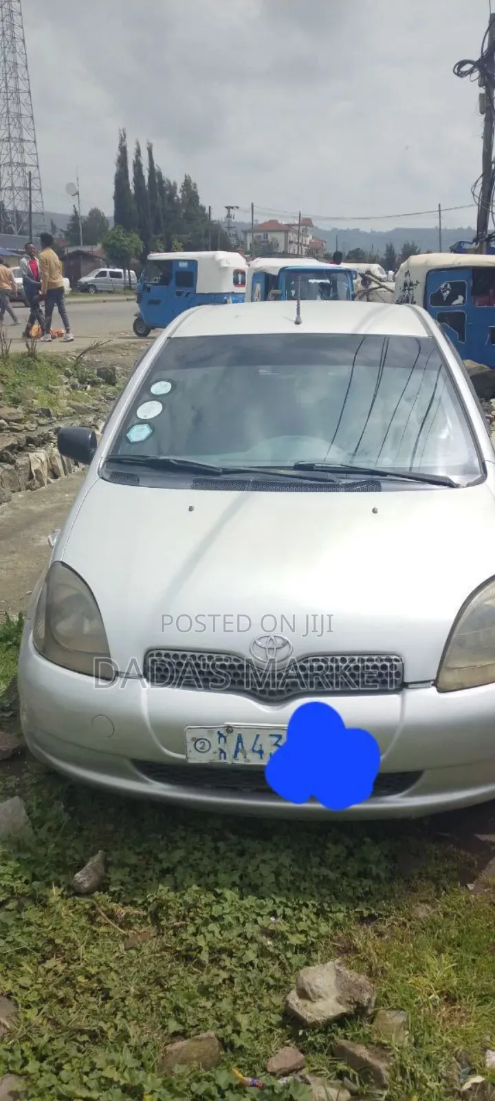 Toyota Vitz 1999 Silver