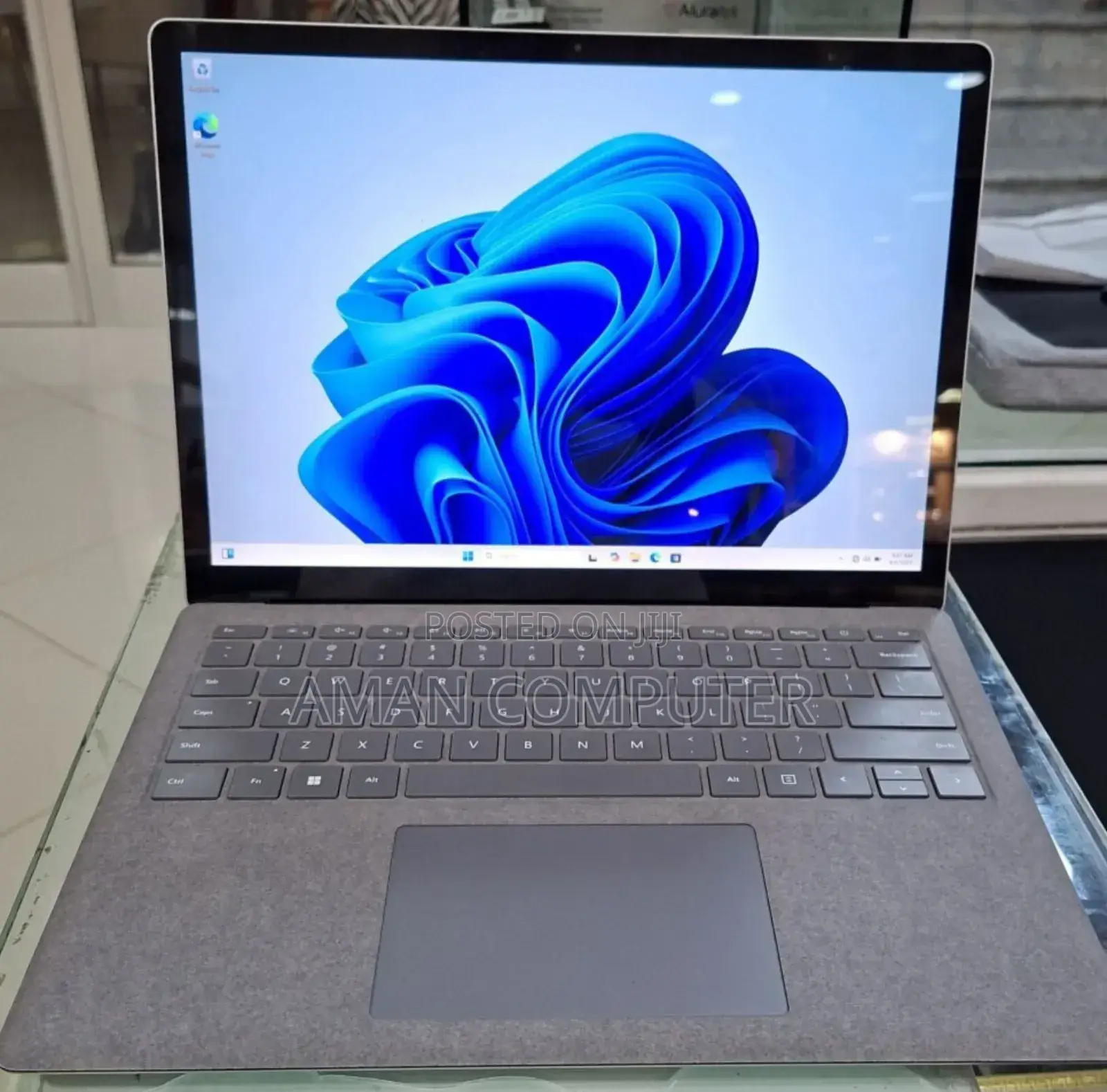 New Laptop Microsoft Surface 16GB Intel Core I7 SSD 512GB