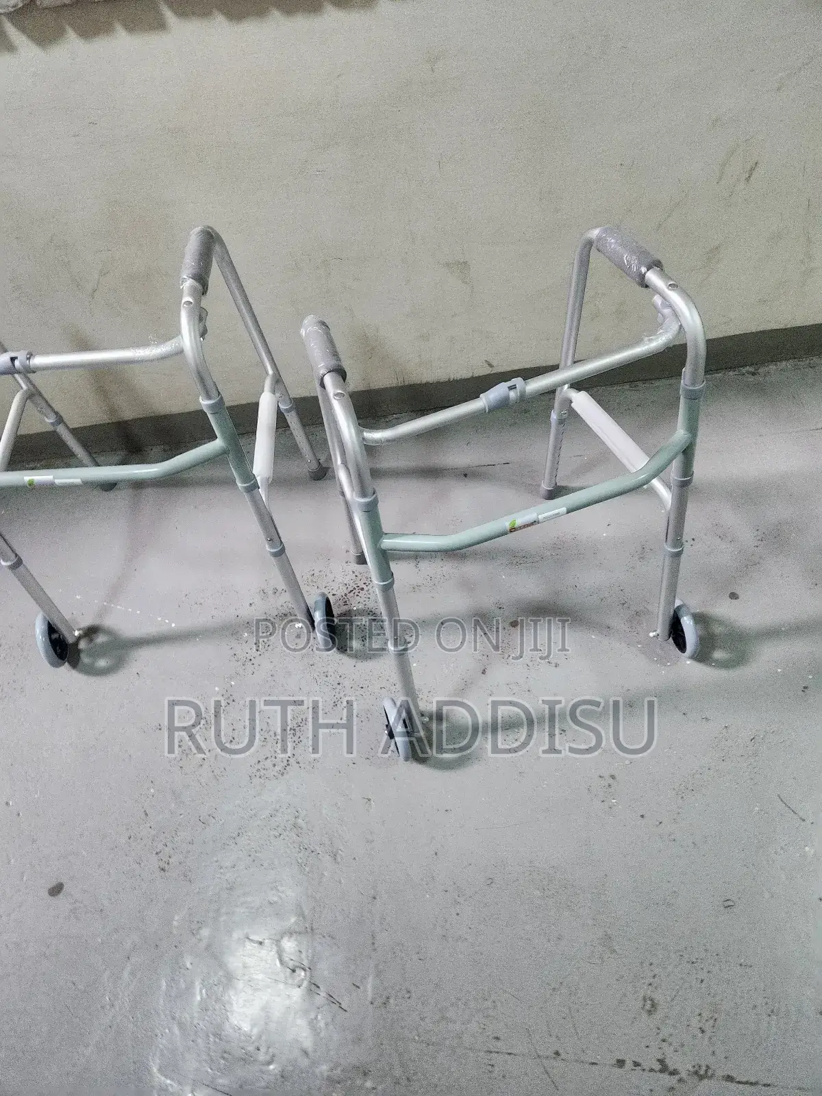 Very Strong and Light Weight Walker求救front Wheels Walking Aid老闆walker