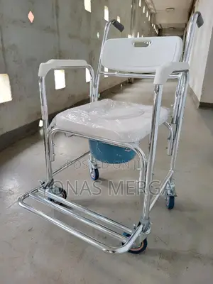 Photo - Commode Chair业፷toilet Chair5瓶toilet Can Confidently Holds Up to 150kg