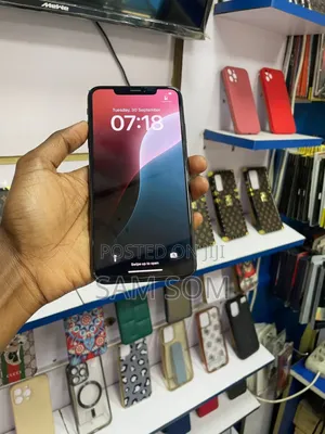 Photo - Apple iPhone XS Max 64 GB Black