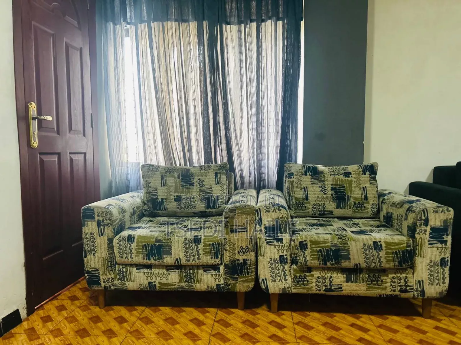 2 ባለ አንድ መቀመጫ ሶፋ