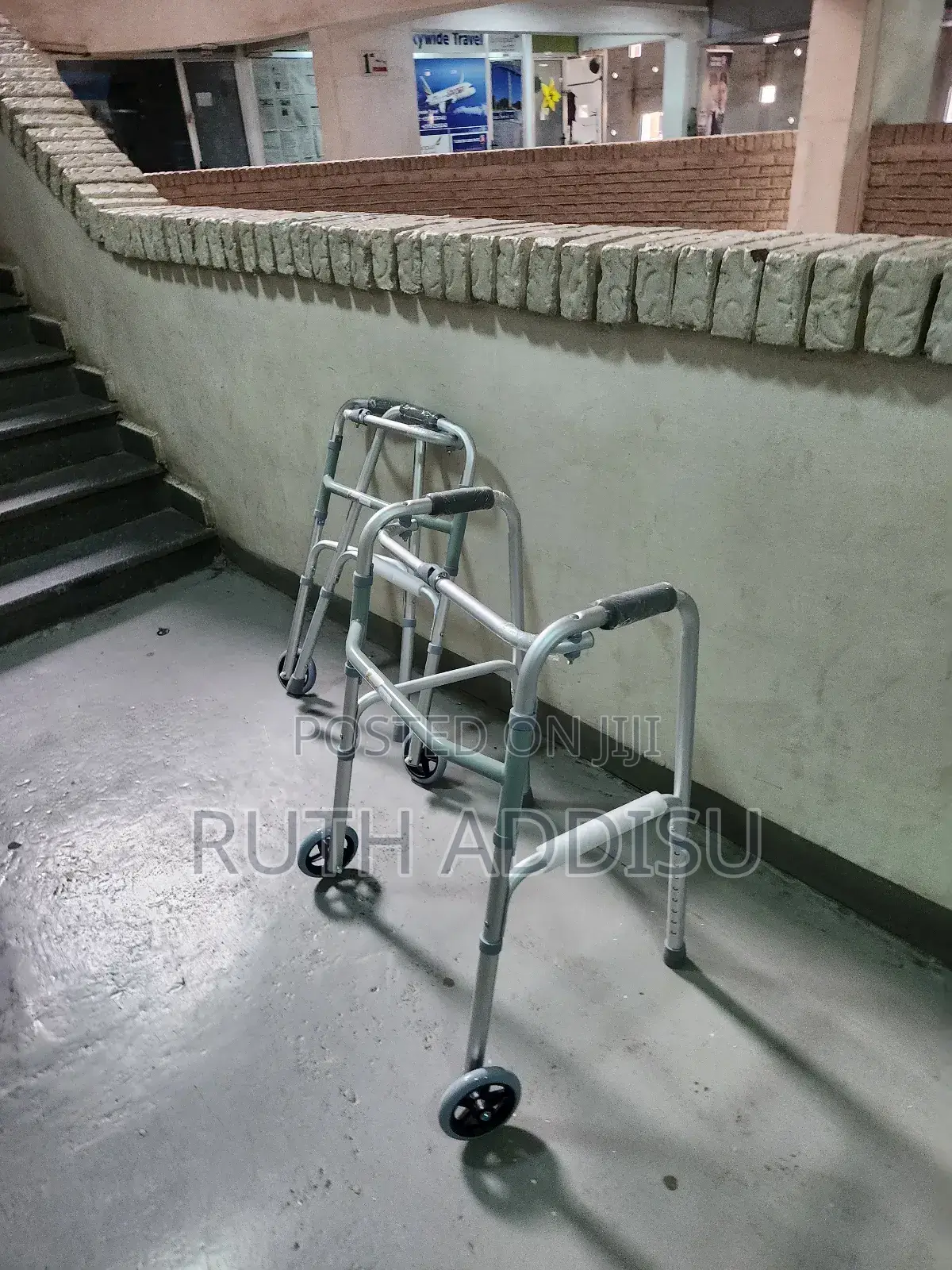 Stainless Steel and Lightweight Walking Frame Medical Walker痛楚walker