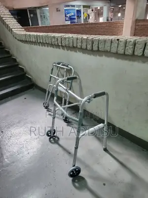 Photo - Stainless Steel and Lightweight Walking Frame Medical Walker痛楚walker
