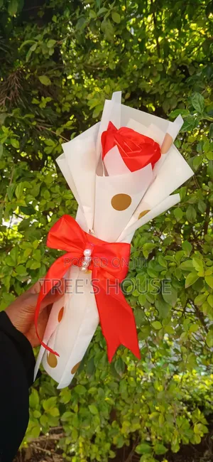 Photo - Single Ribbon Rose Bouquet/ ነጠላ የሪባን የአበባ እቅፍ