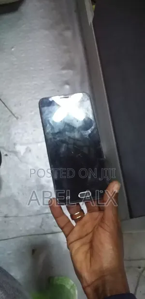 Photo - Samsung Galaxy J7 Prime 16 GB Gold