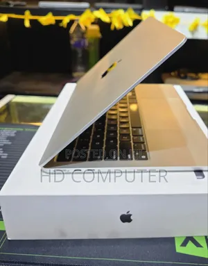 Photo - New Laptop Apple MacBook Air 2022 M2 16GB Intel Core M2 SSD 256GB