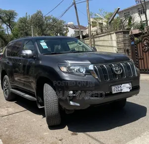 Photo - Toyota Land Cruiser Prado 2023 Black