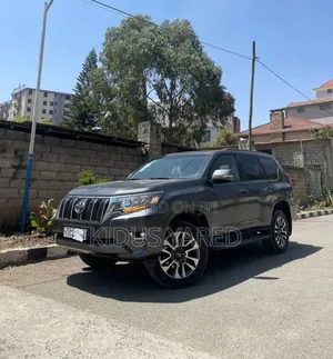 Toyota Land Cruiser Prado 2023 Black