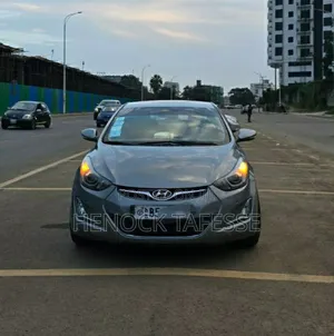 Photo - Hyundai Avante 2015 Silver