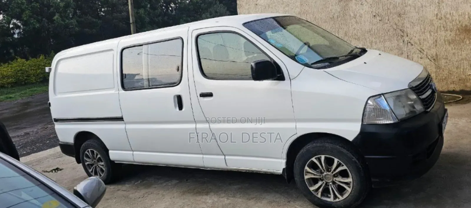 Toyota HiAce 2011 White