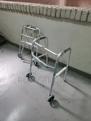 Photo - Brand New Laminated Medical Walker腕力physiotherapy Walker Stainless