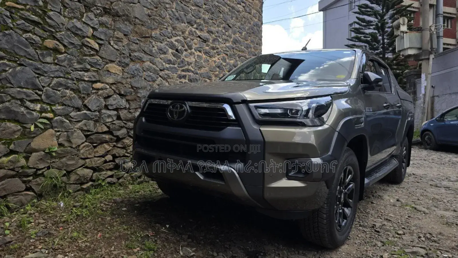 Toyota Hilux 2022 Maroon