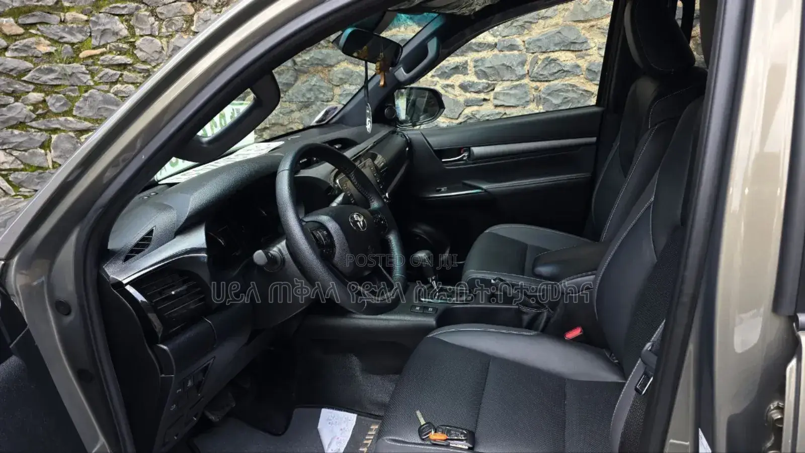 Toyota Hilux 2022 Maroon