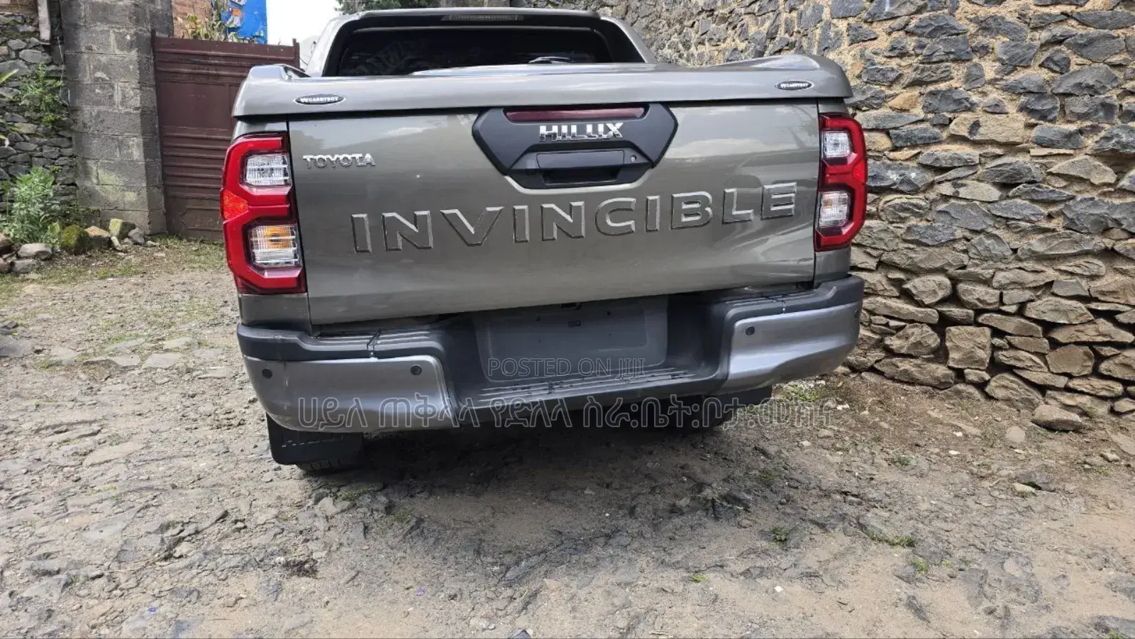 Toyota Hilux 2022 Maroon