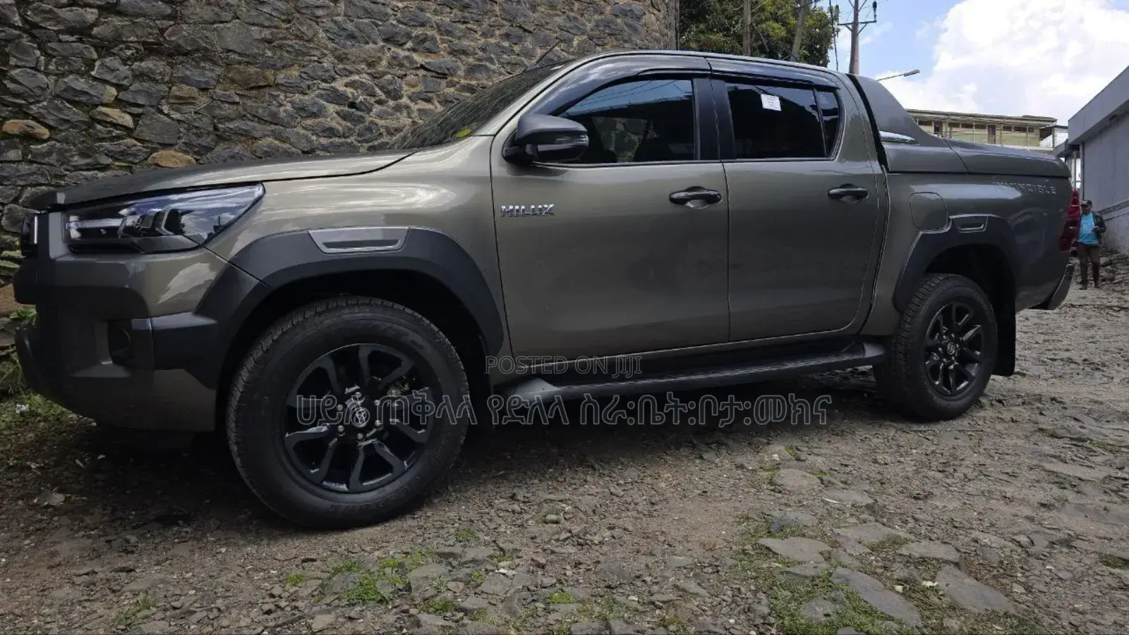 Toyota Hilux 2022 Maroon