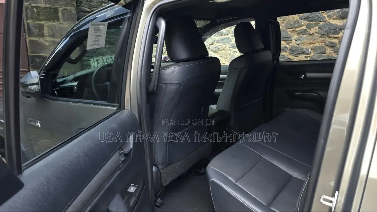 Toyota Hilux 2022 Maroon