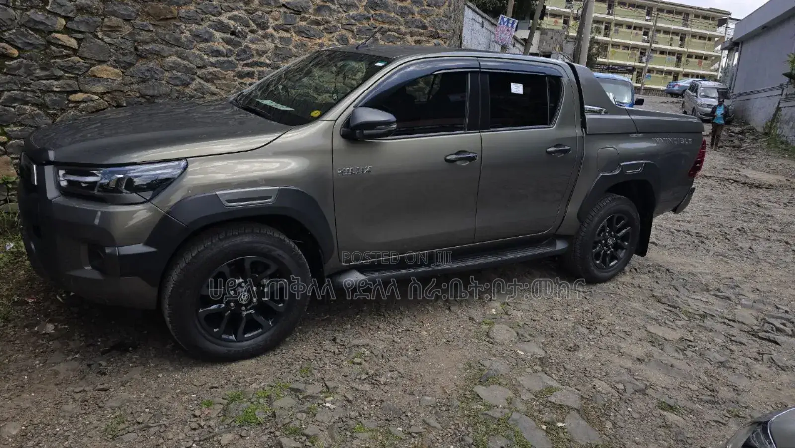 Toyota Hilux 2022 Maroon