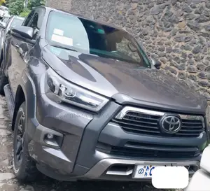 Photo - Toyota Hilux 2022 Matt Black