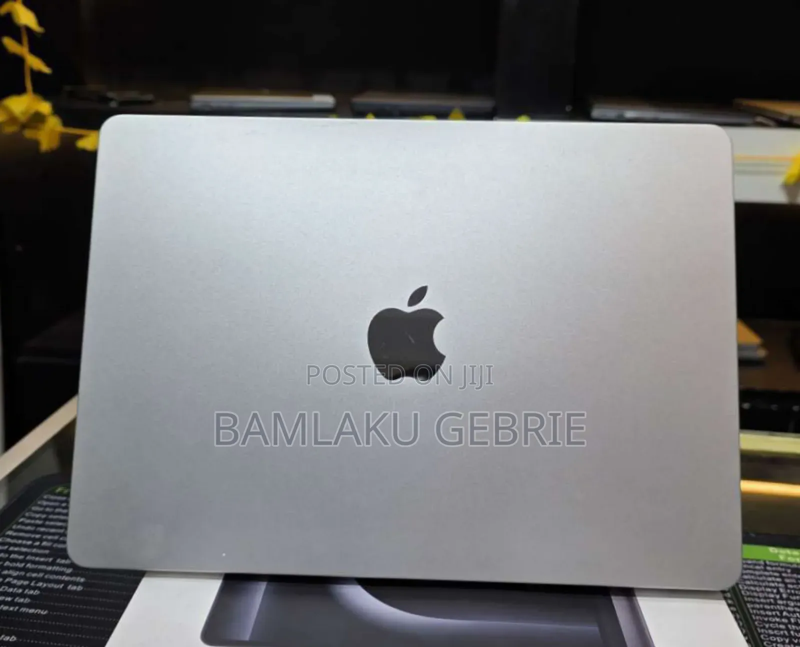 New Laptop Apple MacBook Air 2022 M2 16GB Apple M2 SSD 256GB