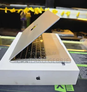 New Laptop Apple MacBook Air 2022 M2 16GB Apple M2 SSD 256GB