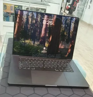 New Laptop Apple MacBook 36GB Apple M4 Max SSD 1T