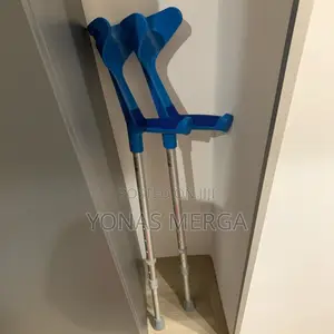 Photo - Flexible Adult Forearm Crutches门三elderly for Walkin(Height Adjustable)