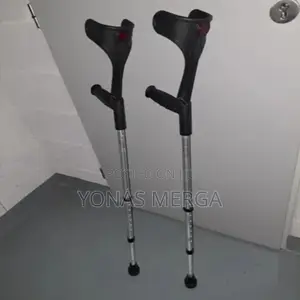 Photo - Crutches顋支adult Crutches: The Base Is Made of Strong, Non-Slip Rubber
