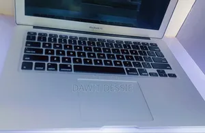 New Laptop Apple MacBook Pro 2017 8GB Intel Core I5 SSD 128GB