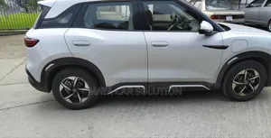 BYD Yuan Up 2024 Off white