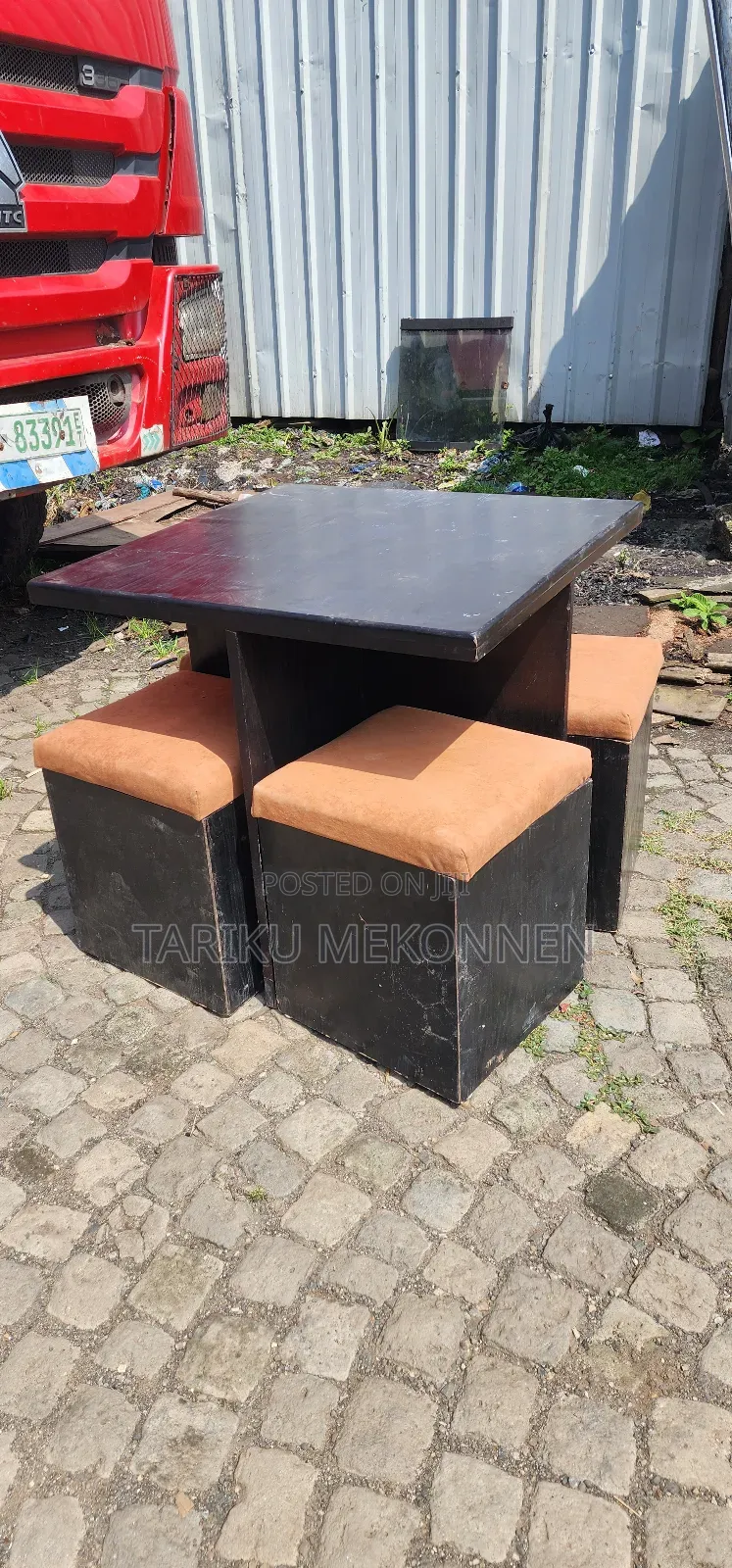 የሚሸጥ ጠረጴዛ 15000