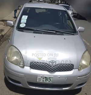 Photo - Toyota Vitz 2004 Silver