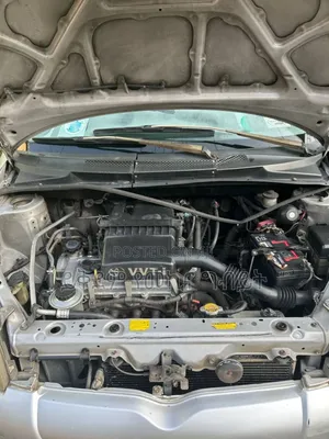 Toyota Vitz 2004 Silver