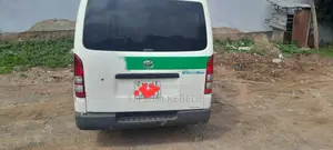 Toyota HiAce 2007 White