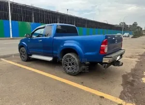 Toyota Hilux 2015 Blue