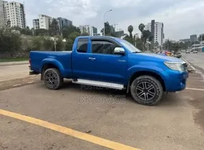 Photo - Toyota Hilux 2015 Blue