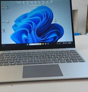 New Laptop Microsoft Surface 8GB Intel Core I5 SSD 128GB