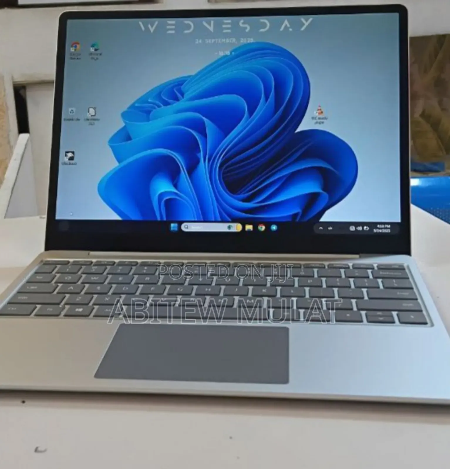 New Laptop Microsoft Surface 8GB Intel Core I5 SSD 128GB