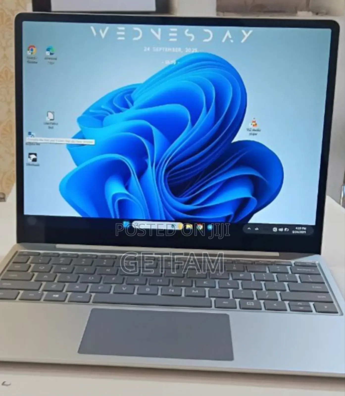 New Laptop Microsoft Surface 8GB Intel Core I5 SSD 128GB