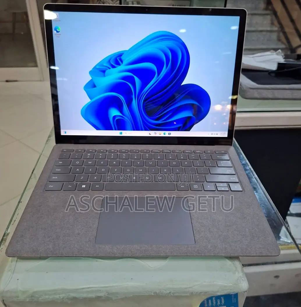 New Laptop Microsoft Surface 16GB Intel Core I7 SSD 512GB