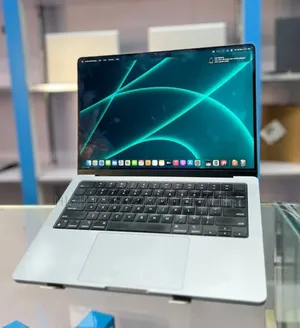 Photo - New Laptop Apple MacBook Pro M1 16GB Intel Core I9 SSD 512GB