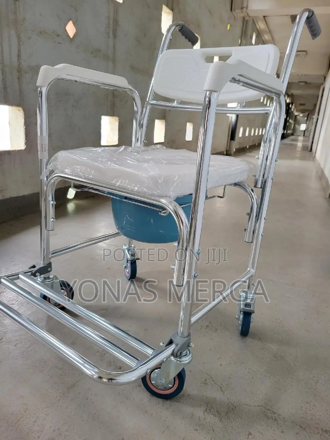 Commode Chair Aluminum Alloy With Wheels, Footrest Sponge Cushion