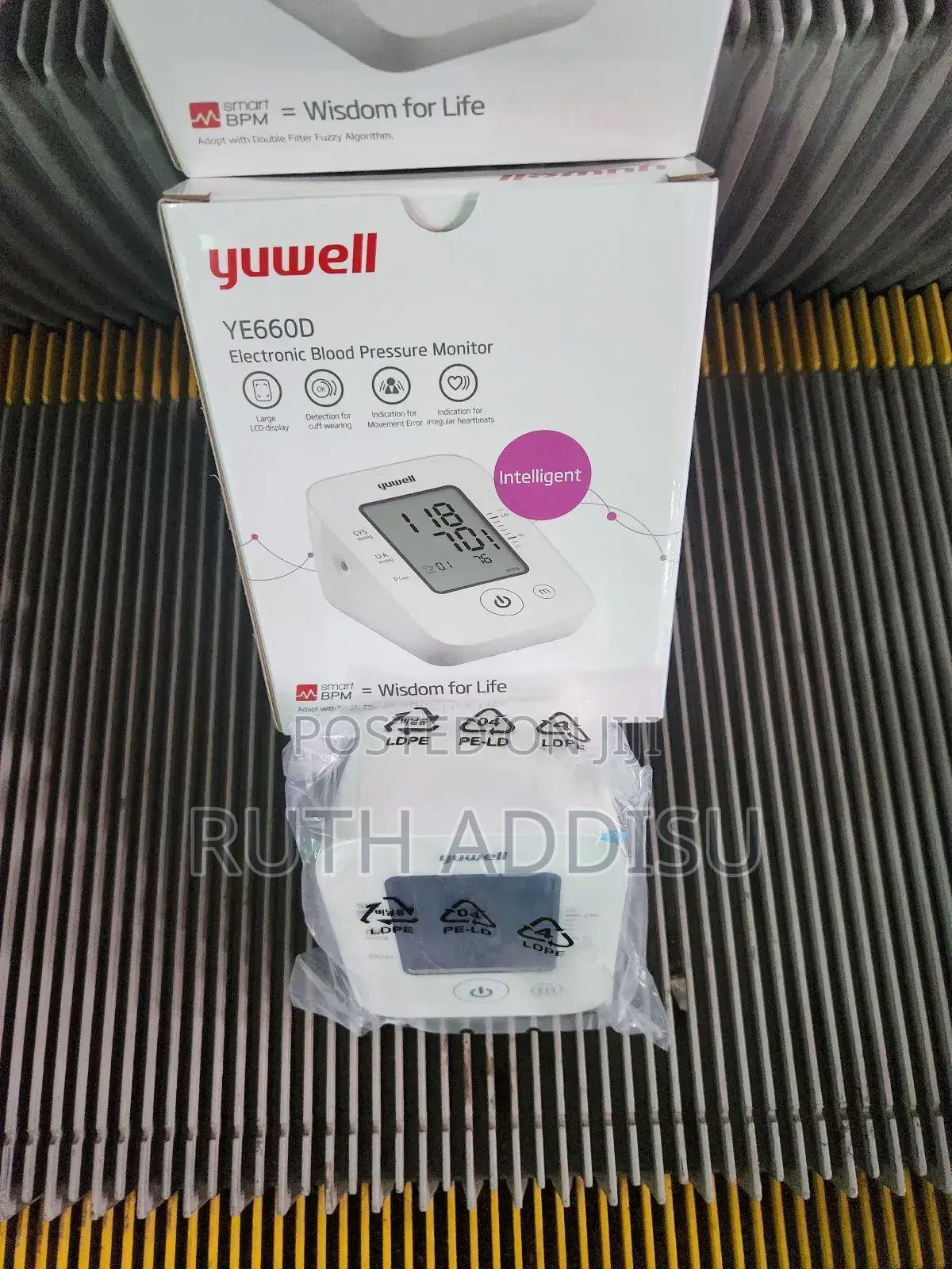 Yuwell የደም መለኪያ የታሸገ በቻርጅ የሚሰራ ጠንካራ የደም መለኪያ Digital Blood Pressuer