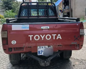 Toyota Hilux 1998 Red