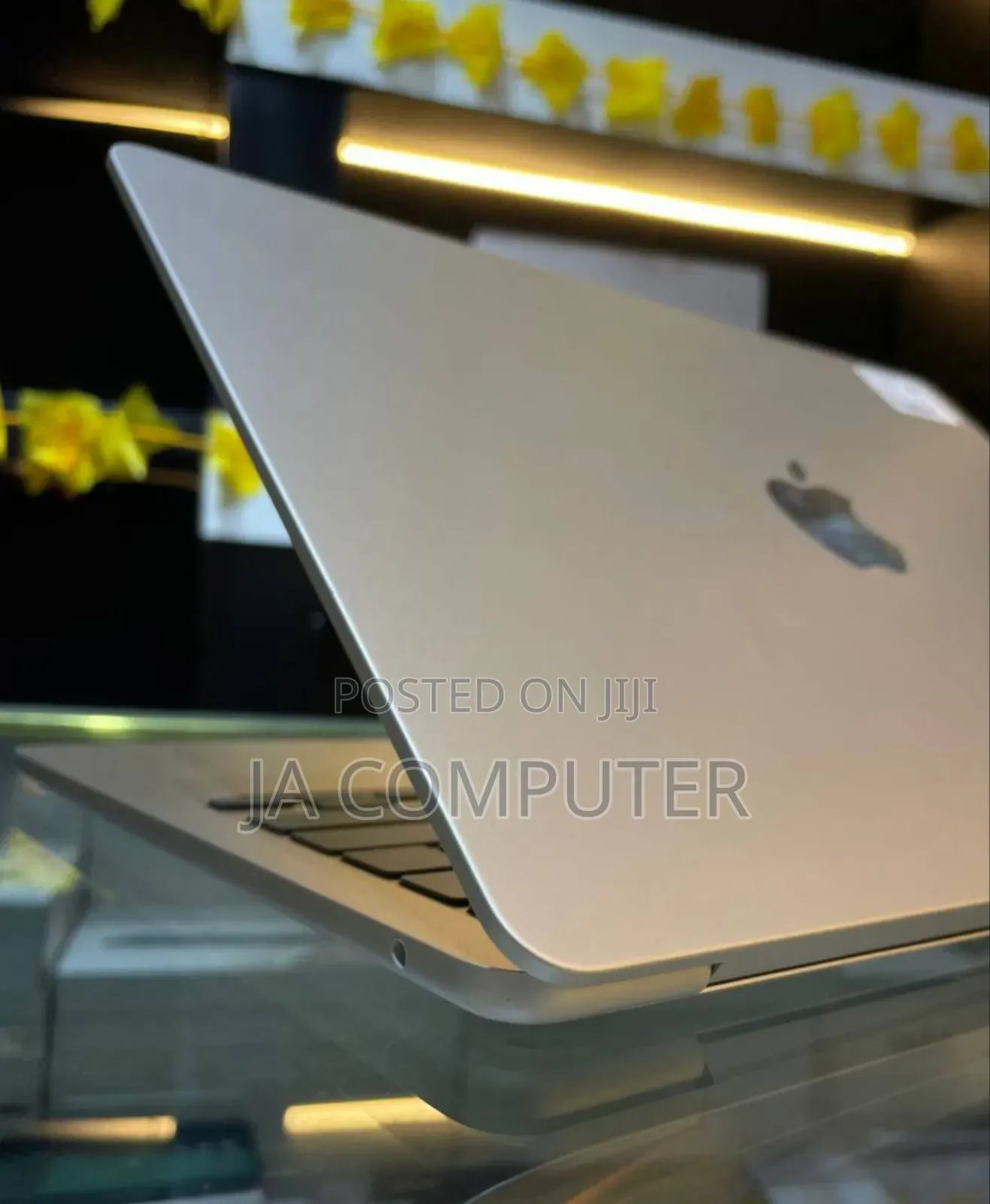 New Laptop Apple MacBook Air 2022 M2 8GB Apple M2 SSD 256GB