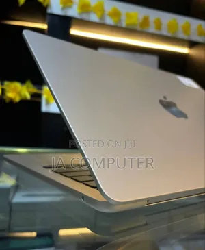 New Laptop Apple MacBook Air 2022 M2 8GB Apple M2 SSD 256GB