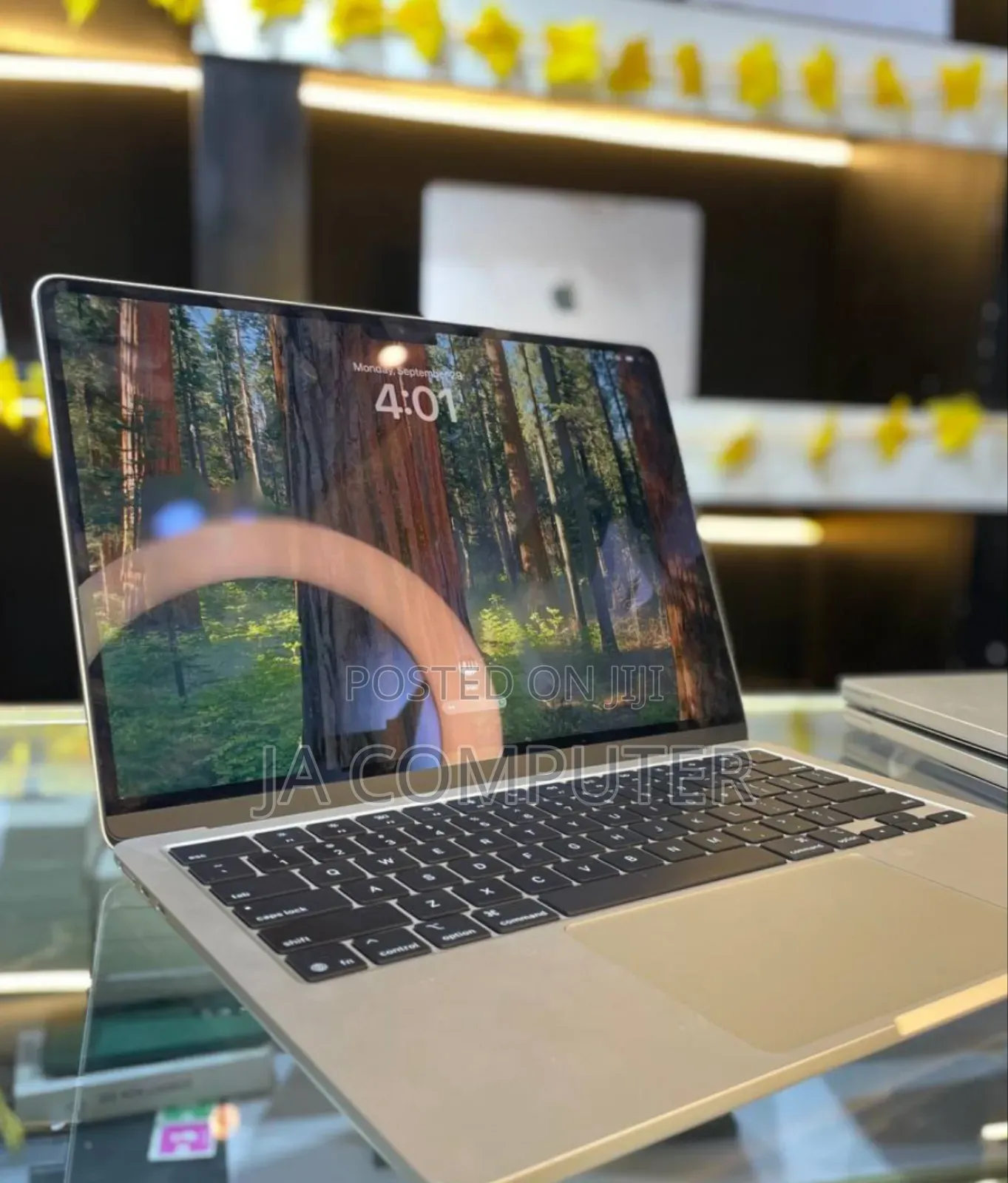 New Laptop Apple MacBook Air 2022 M2 8GB Apple M2 SSD 256GB