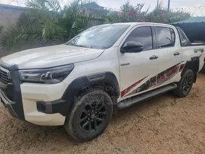 Photo - Toyota Hilux Revo Double Cab Deisel 2.8 AWD 2021 White