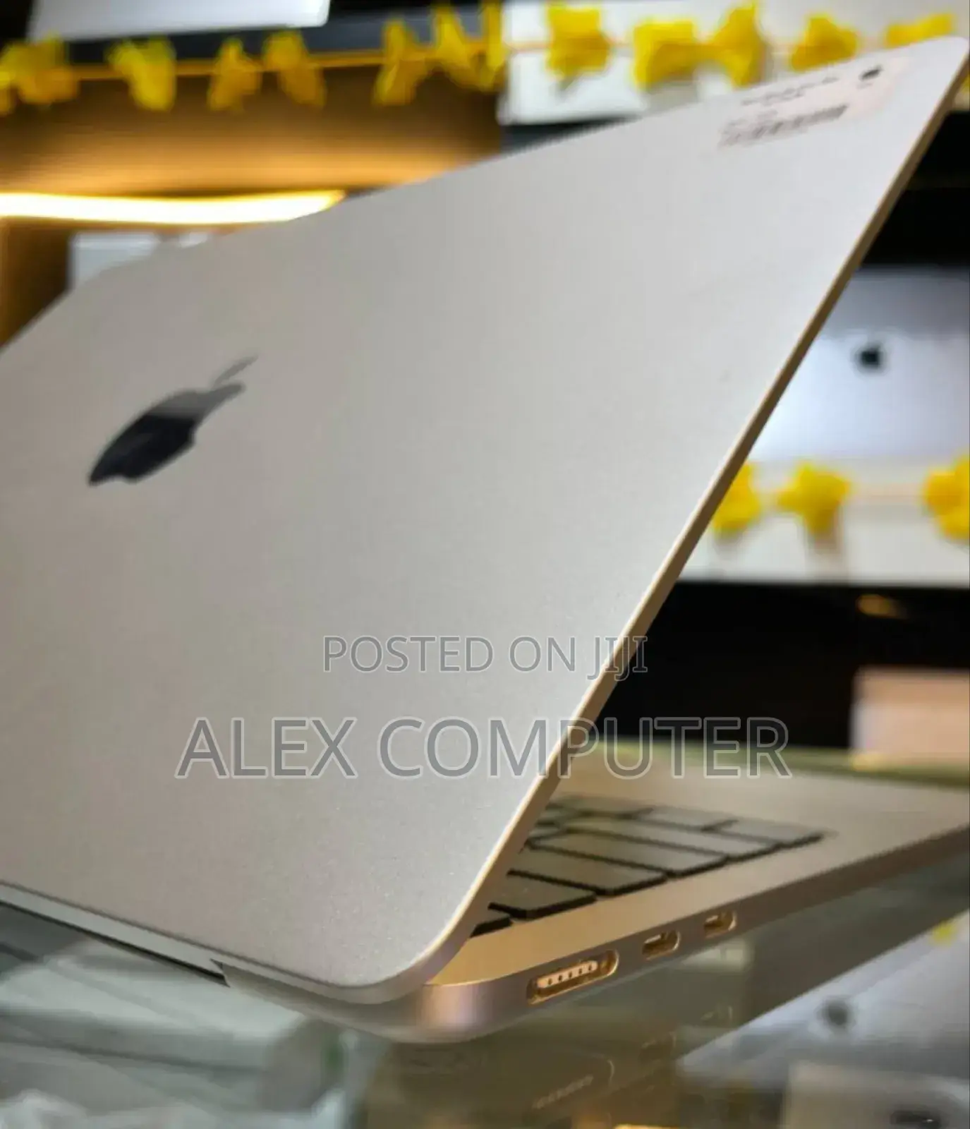 New Laptop Apple MacBook Air 2024 M3 13-Inch 16GB Apple M3 SSD 512GB